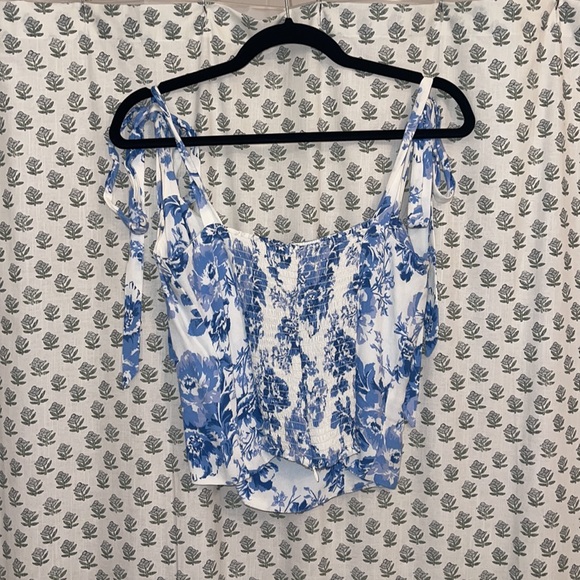 Reformation Floral Top - Size 8 - Picture 5 of 6